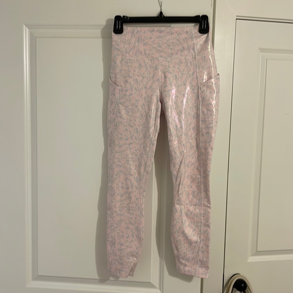 Fabletics 7/8 leggings pink & purple